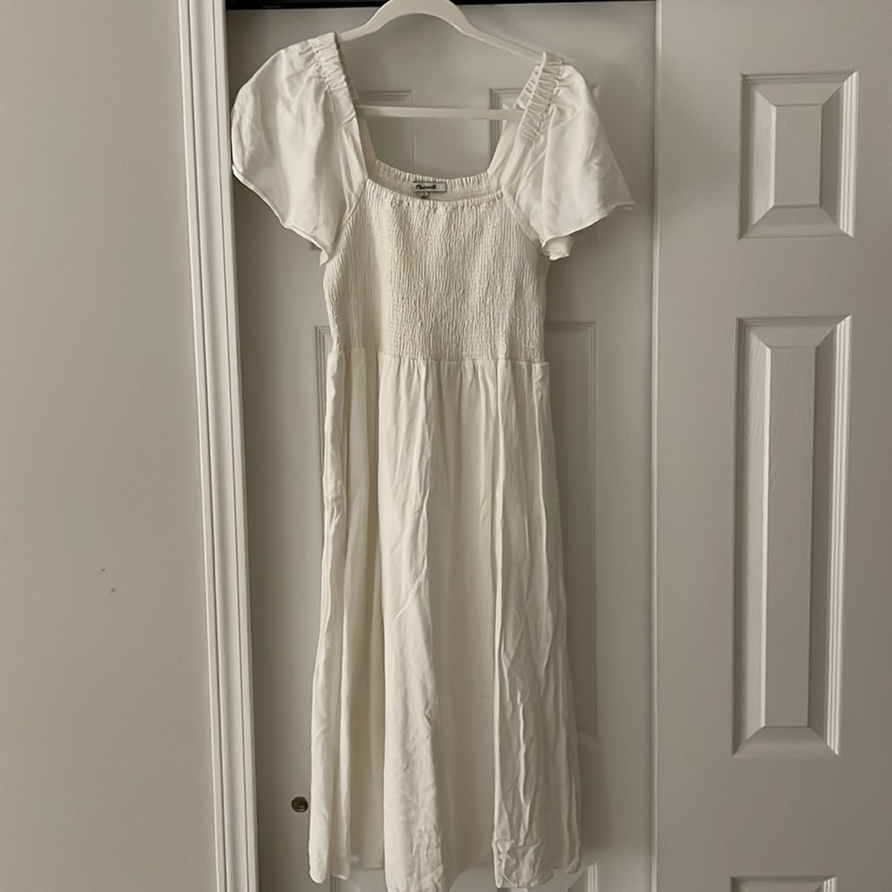 EUC Madewell white Lucie Smocked dress w/ pockets!